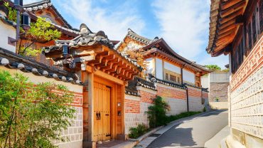 10 Thai Customs That Might Suprise You